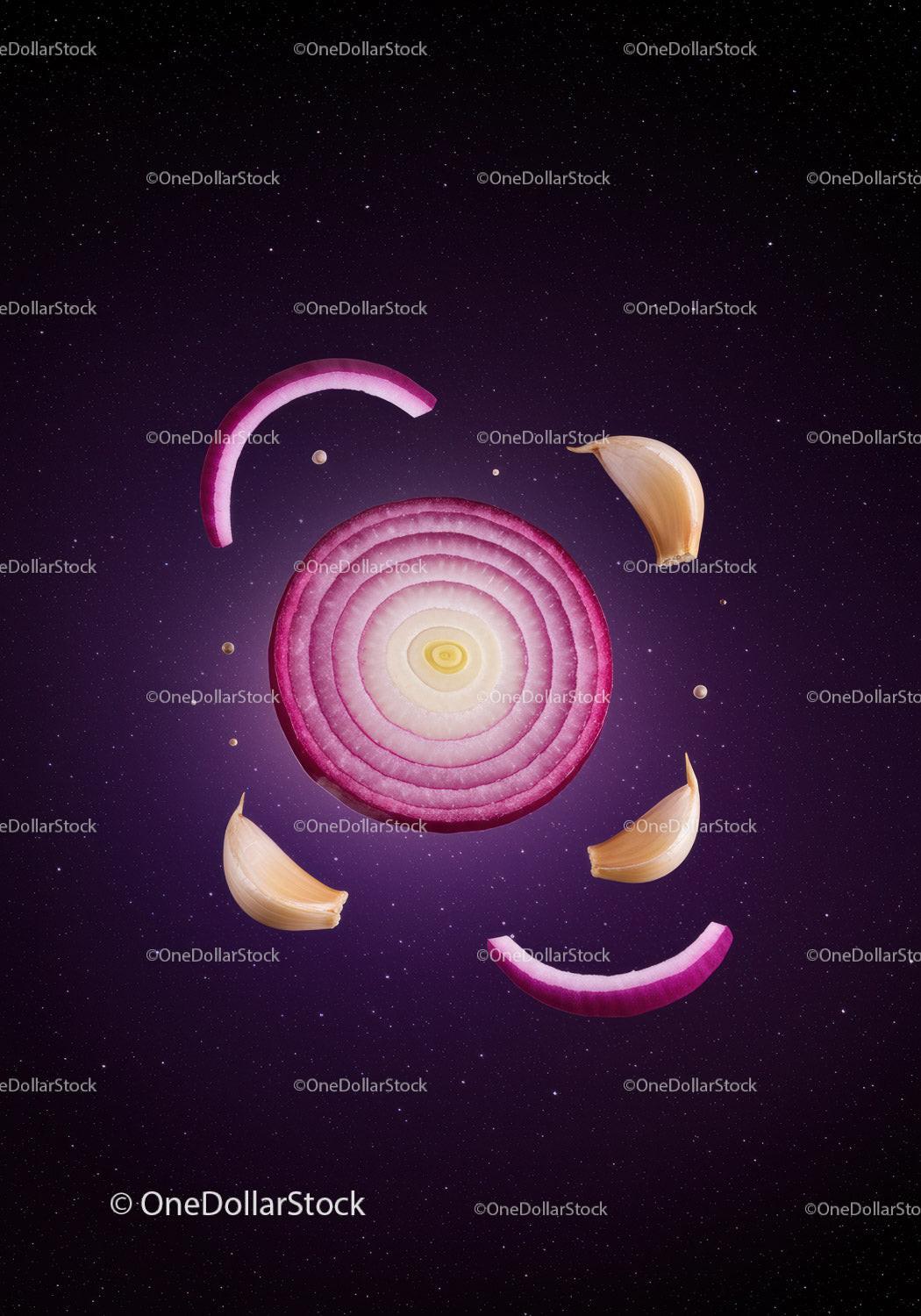 Red onion rings with garlic cloves on purple background