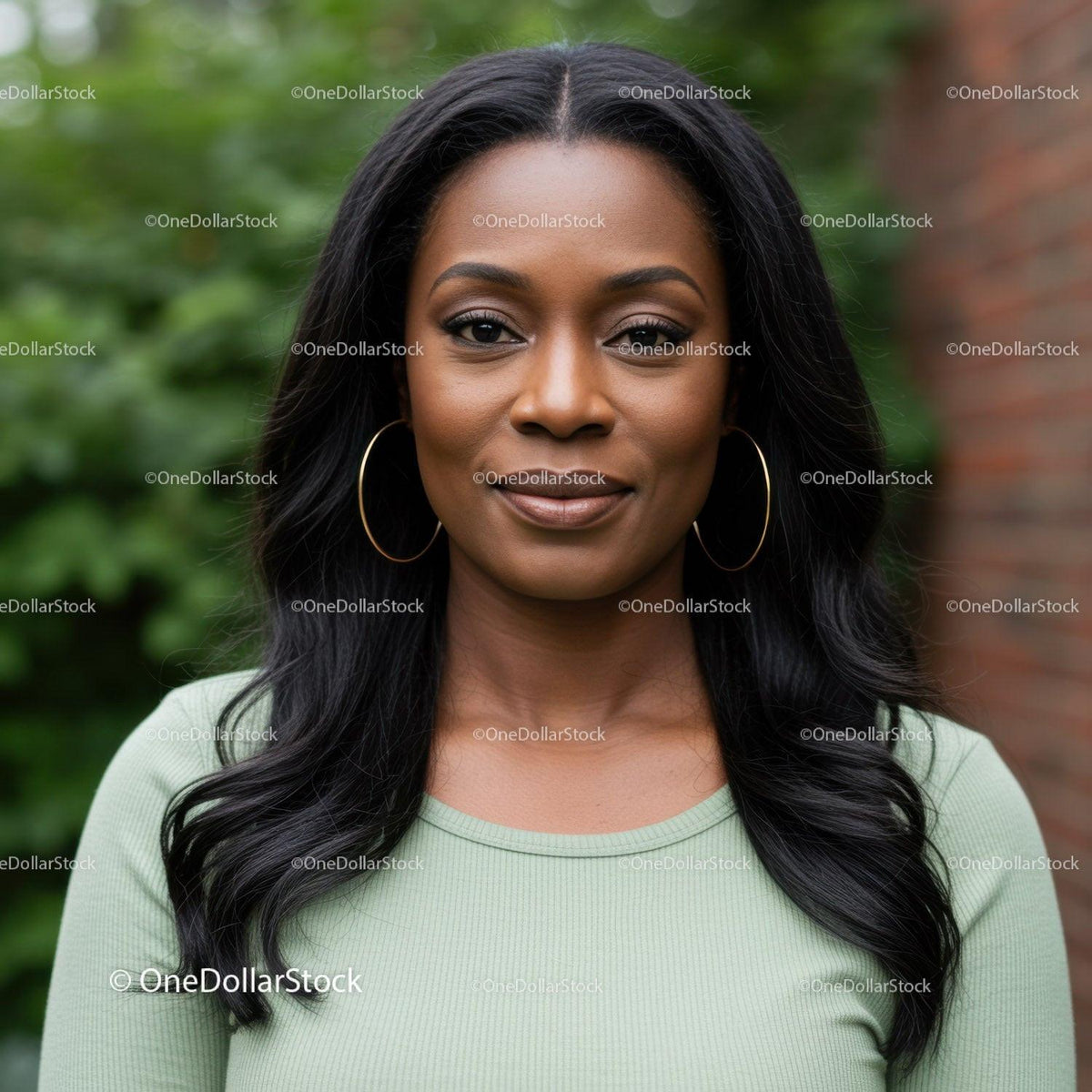 Confident woman with natural smile in outdoor setting