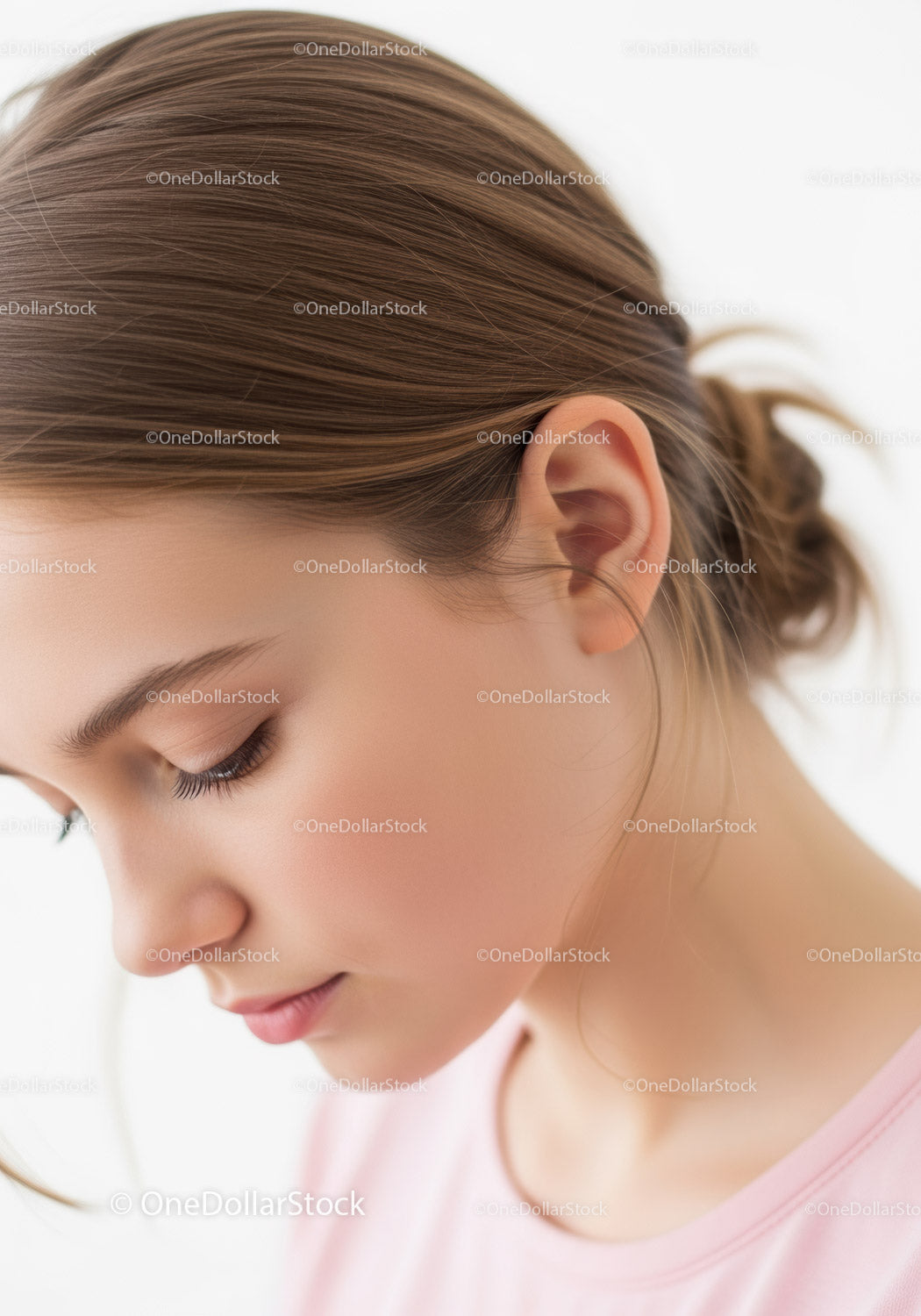 Elegant Beauty Portrait of a Woman with Natural Skin and Soft Hair