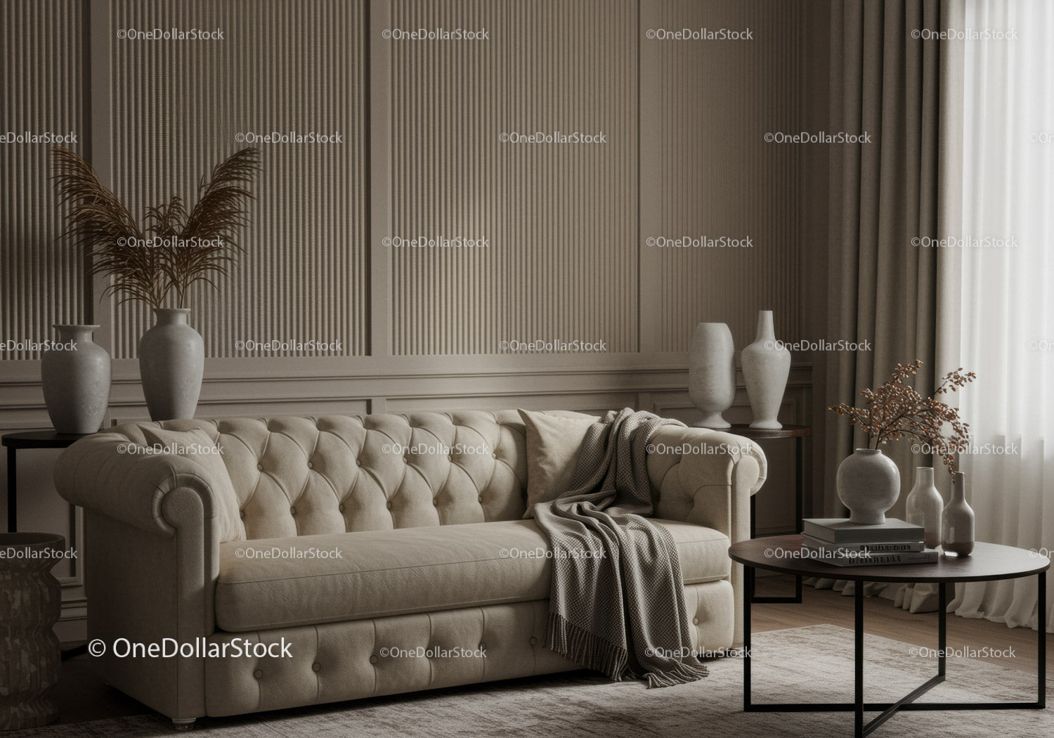 Przytulna beżowa sofa z dekoracyjnymi wazonami w salonie