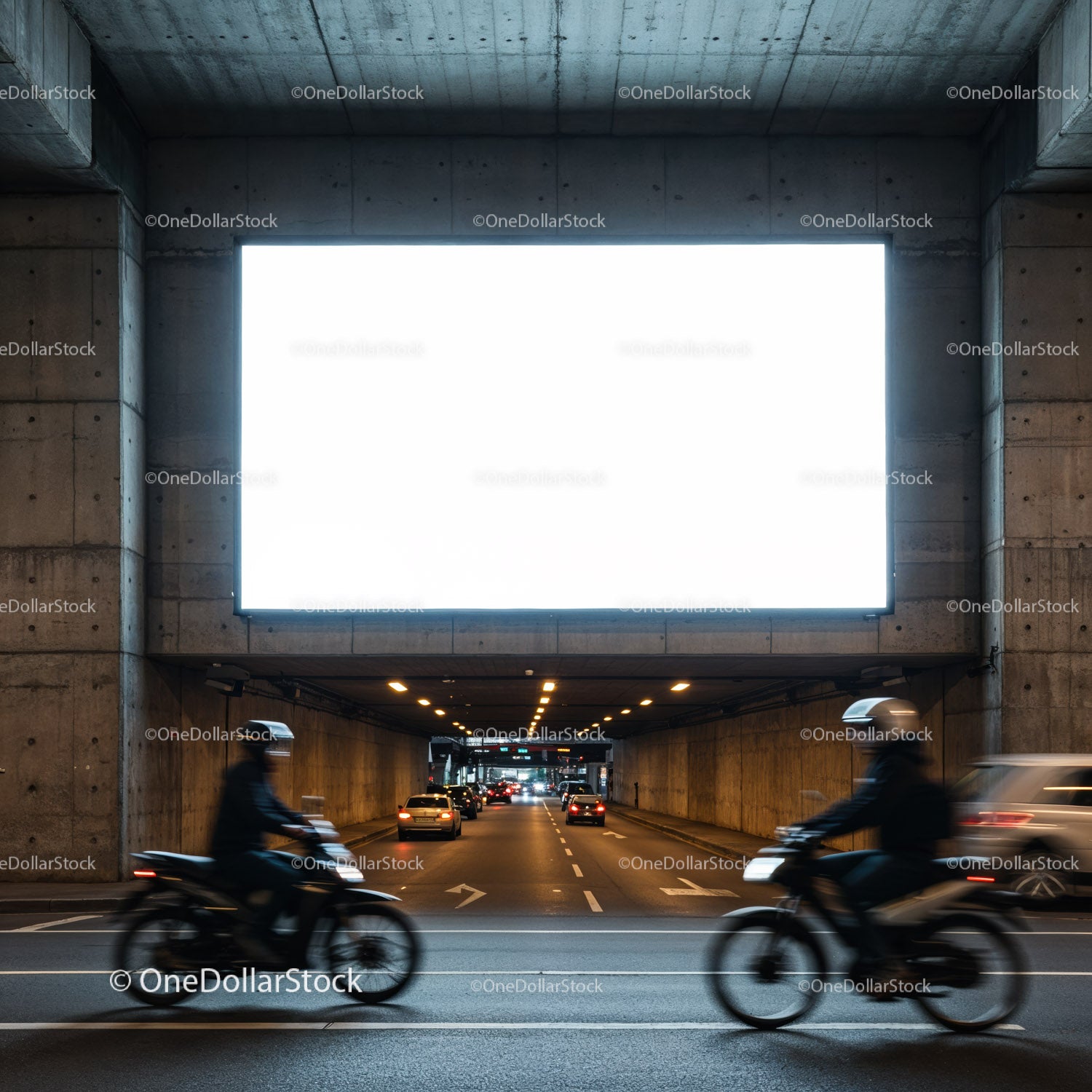 Scena ruchu miejskiego z motocyklistami w betonowym przejściu podziemnym