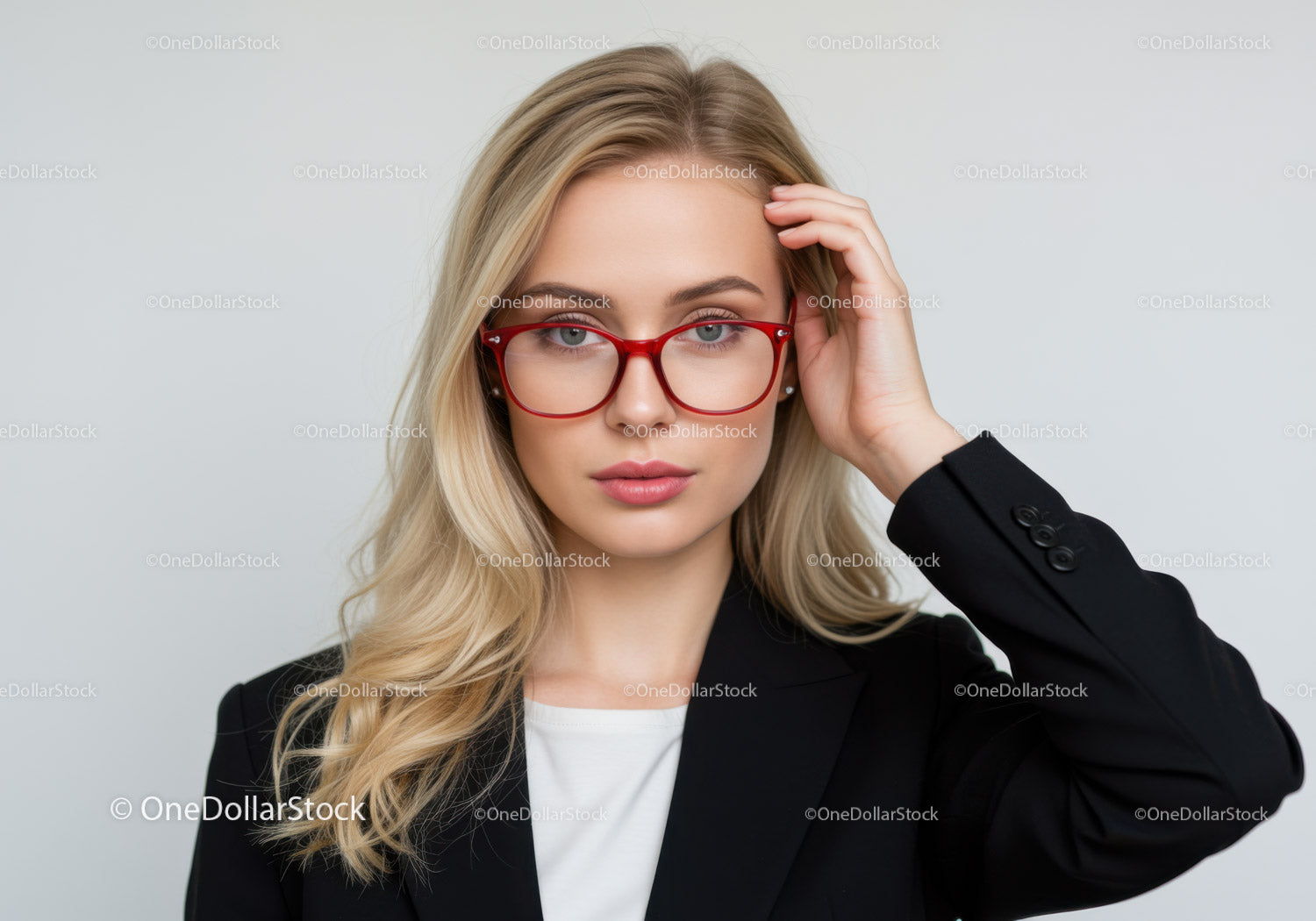 Profesjonalna kobieta w czarnej marynarce i czerwonych okularach Portret