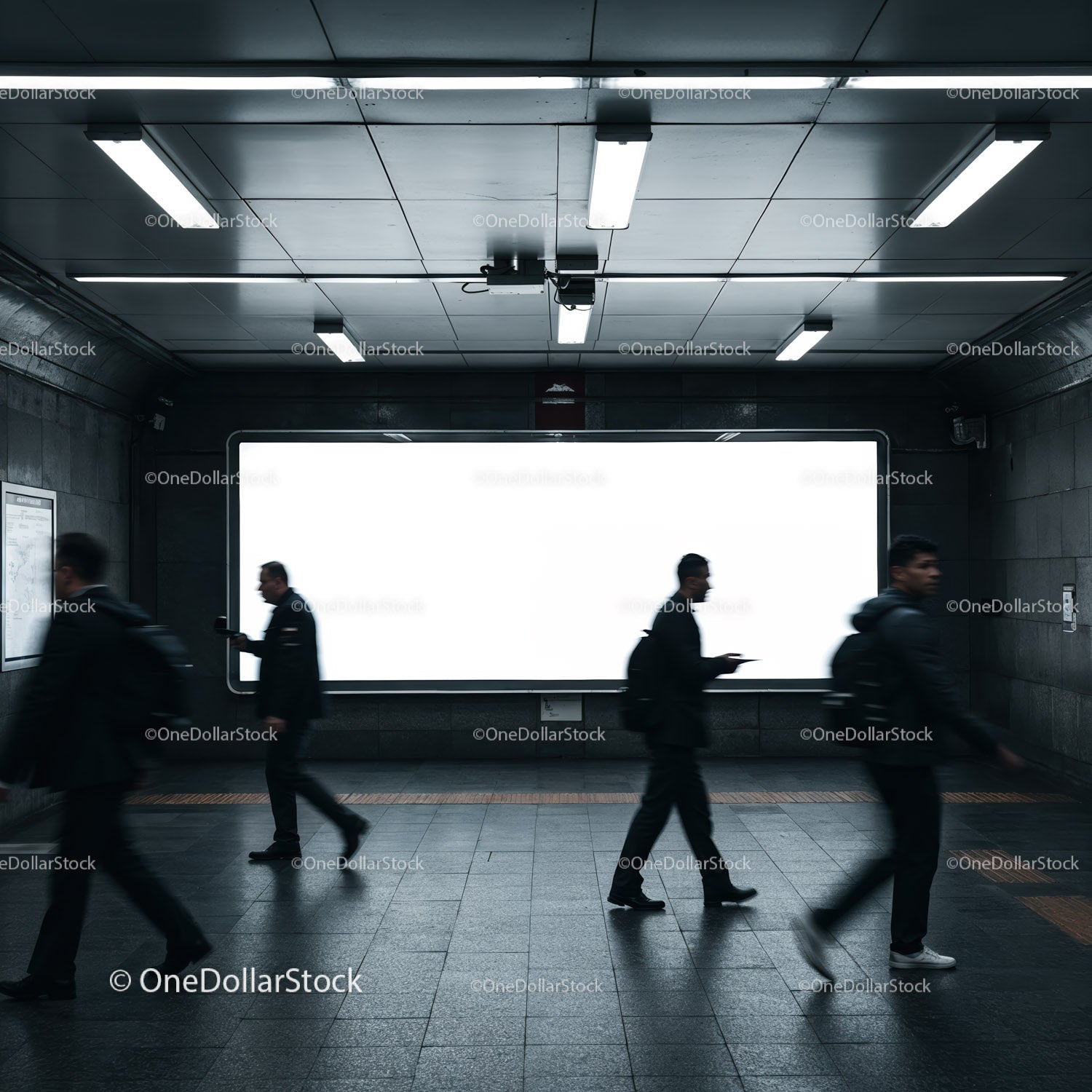 Pasażerowie przechodzący obok jasnego billboardu na stacji metra