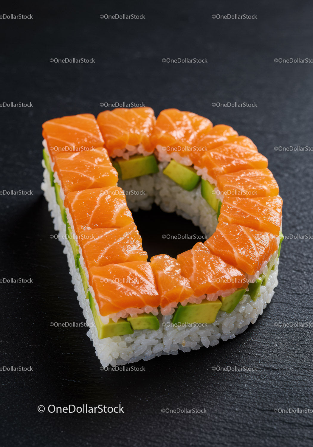 Sushi ułożone w literę D ze świeżym łososiem i awokado