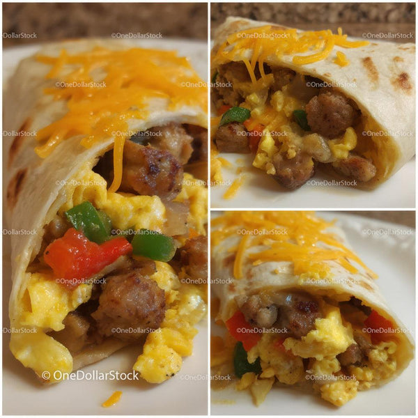 Śniadaniowe burrito z jajecznicą, kiełbasą i warzywami