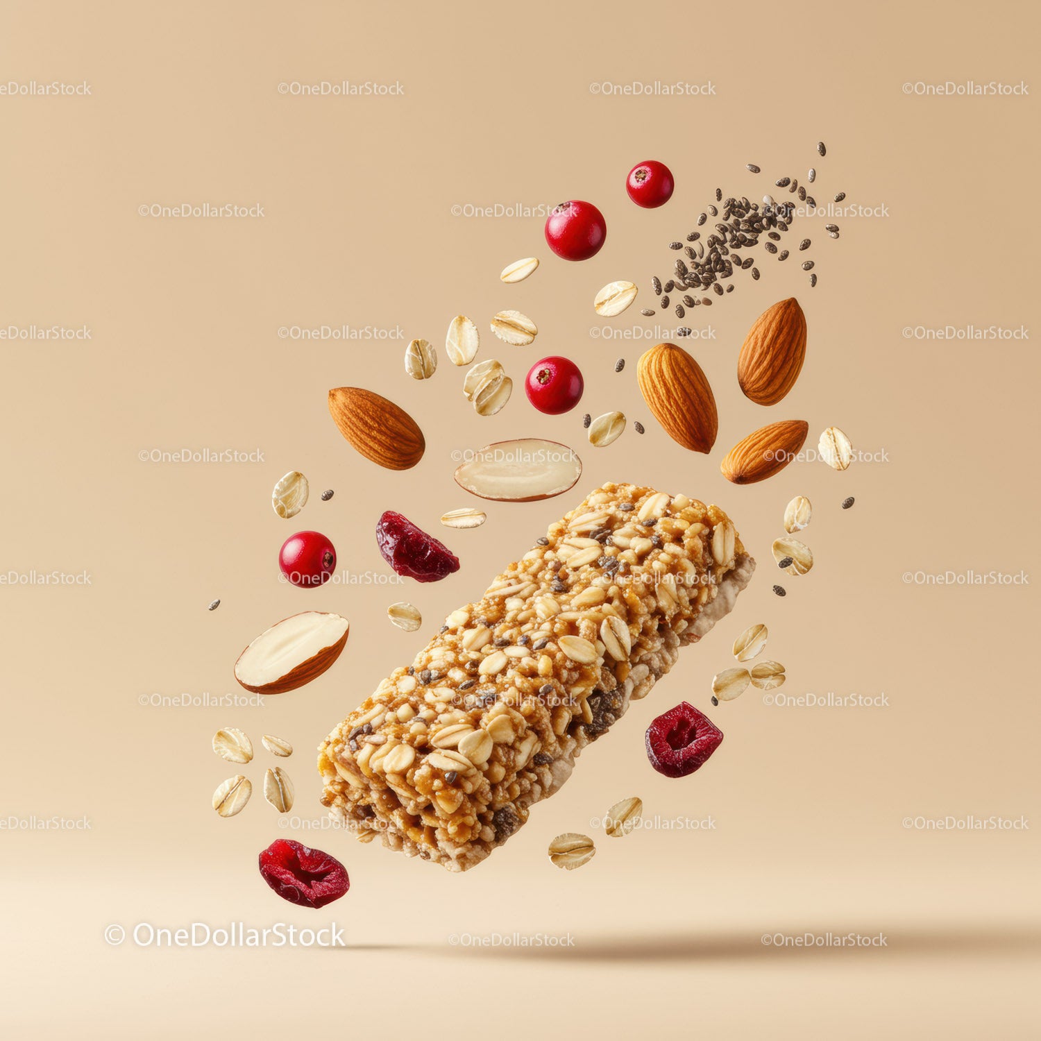 Zdrowy batonik granola z orzechami i jagodami pływającymi w wodzie