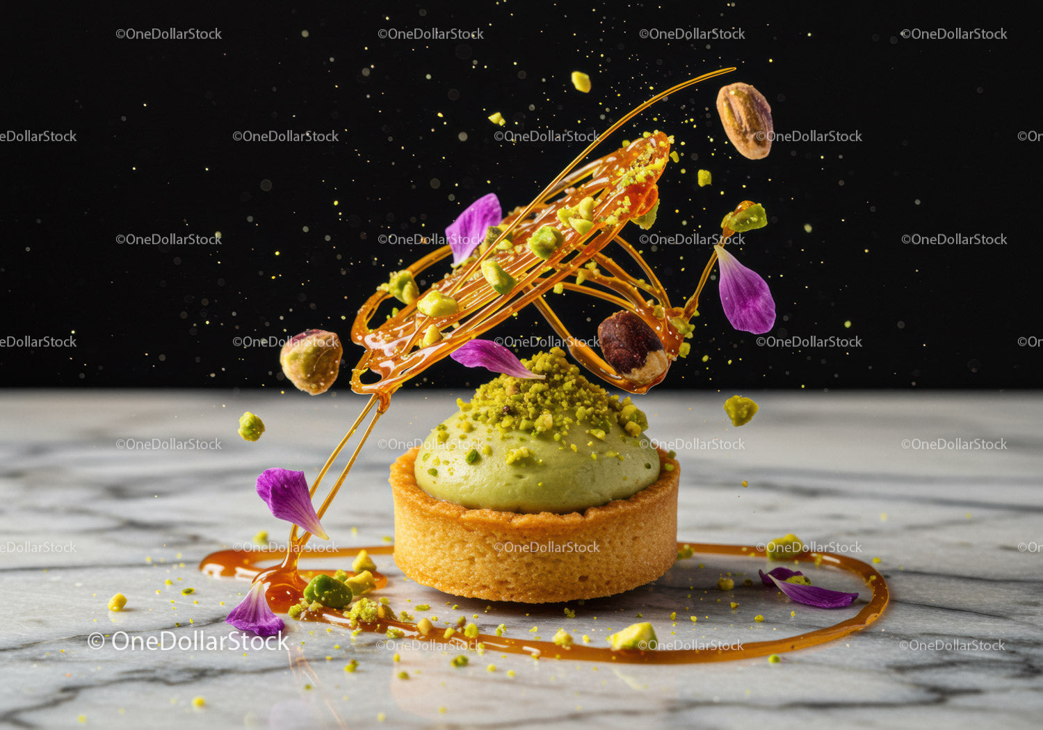 Tarta pistacjowa z karmelem i płatkami kwiatów