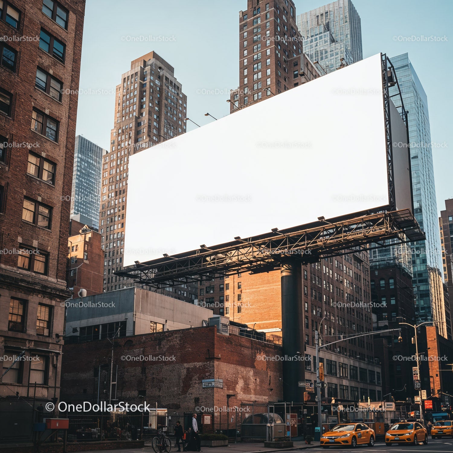 Scena miejska z pustym billboardem nad ulicą miasta