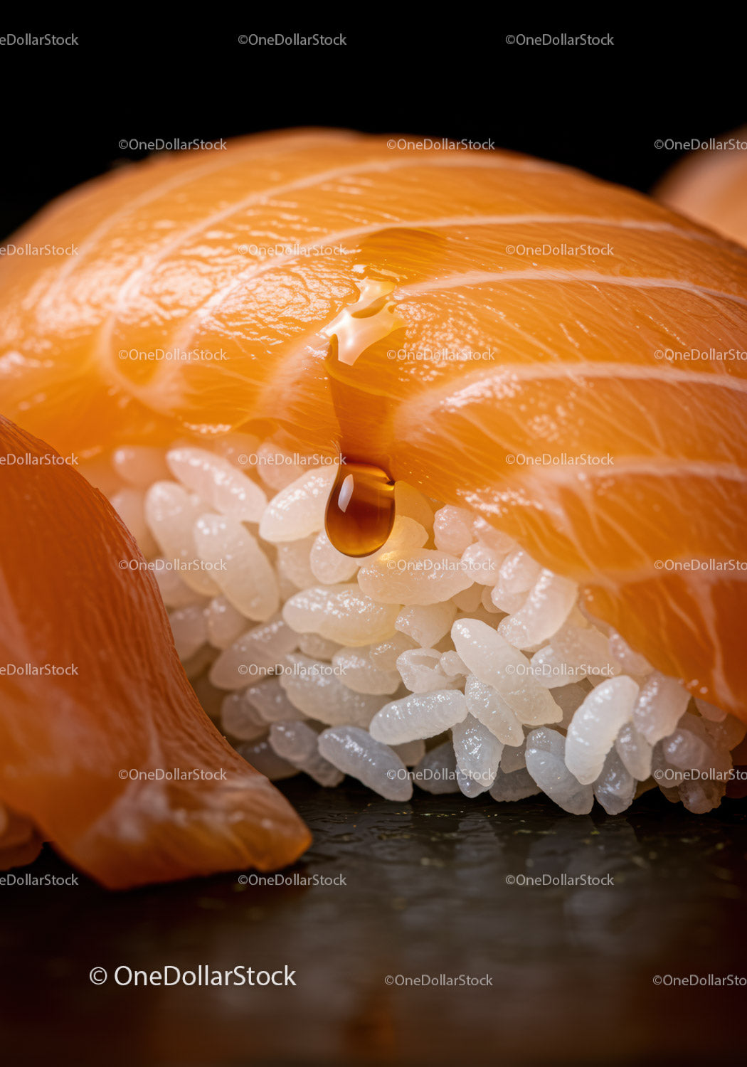 Zbliżenie świeżego łososia Nigiri z kroplą sosu sojowego
