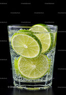 Refreshing carbonated water with fresh lime slices