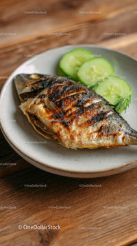 Grilled Tuna Steak with Cucumber Slices and Olive Oil Dip