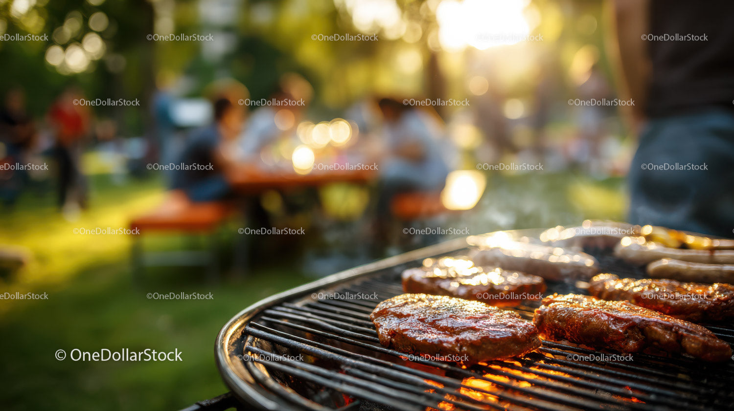 Grill na świeżym powietrzu z gorącym mięsem w letni dzień