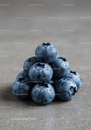 Fresh ripe blueberries with water droplets closeup