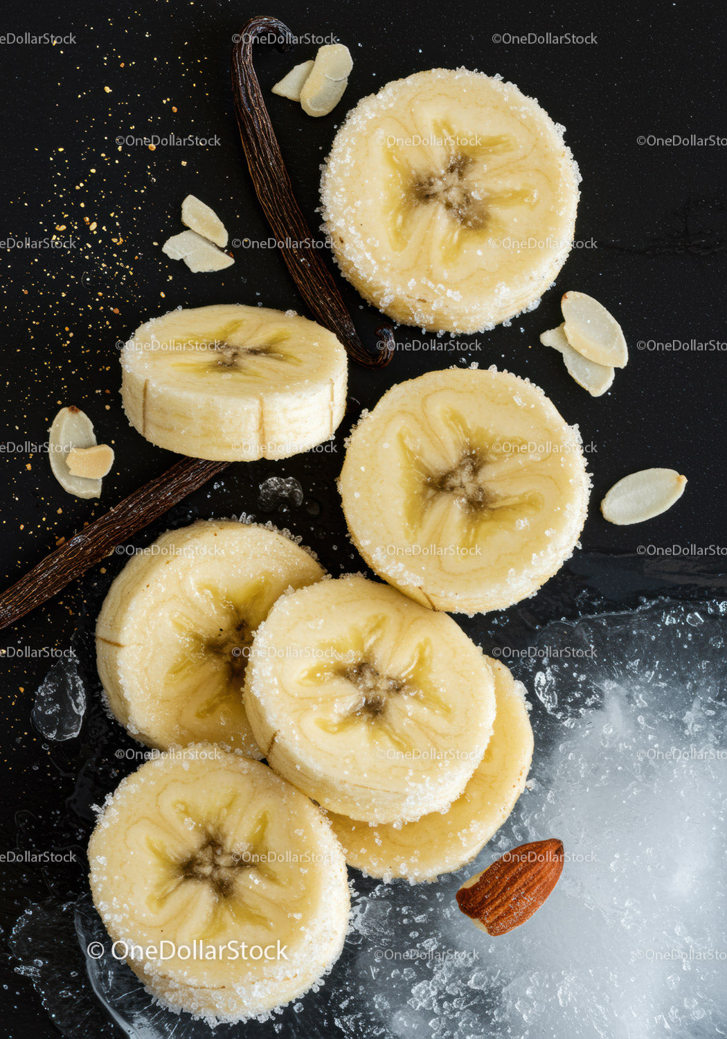Mrożone plasterki banana z wanilią i migdałami na lodzie