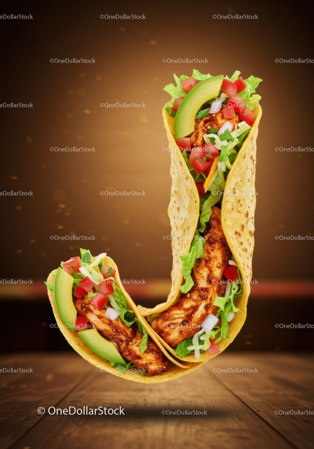 Świeże tacos z kurczakiem, awokado i kolorowymi warzywami