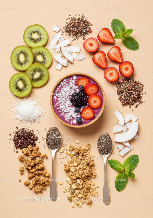 Healthy smoothie bowl with fresh fruit and granola toppings