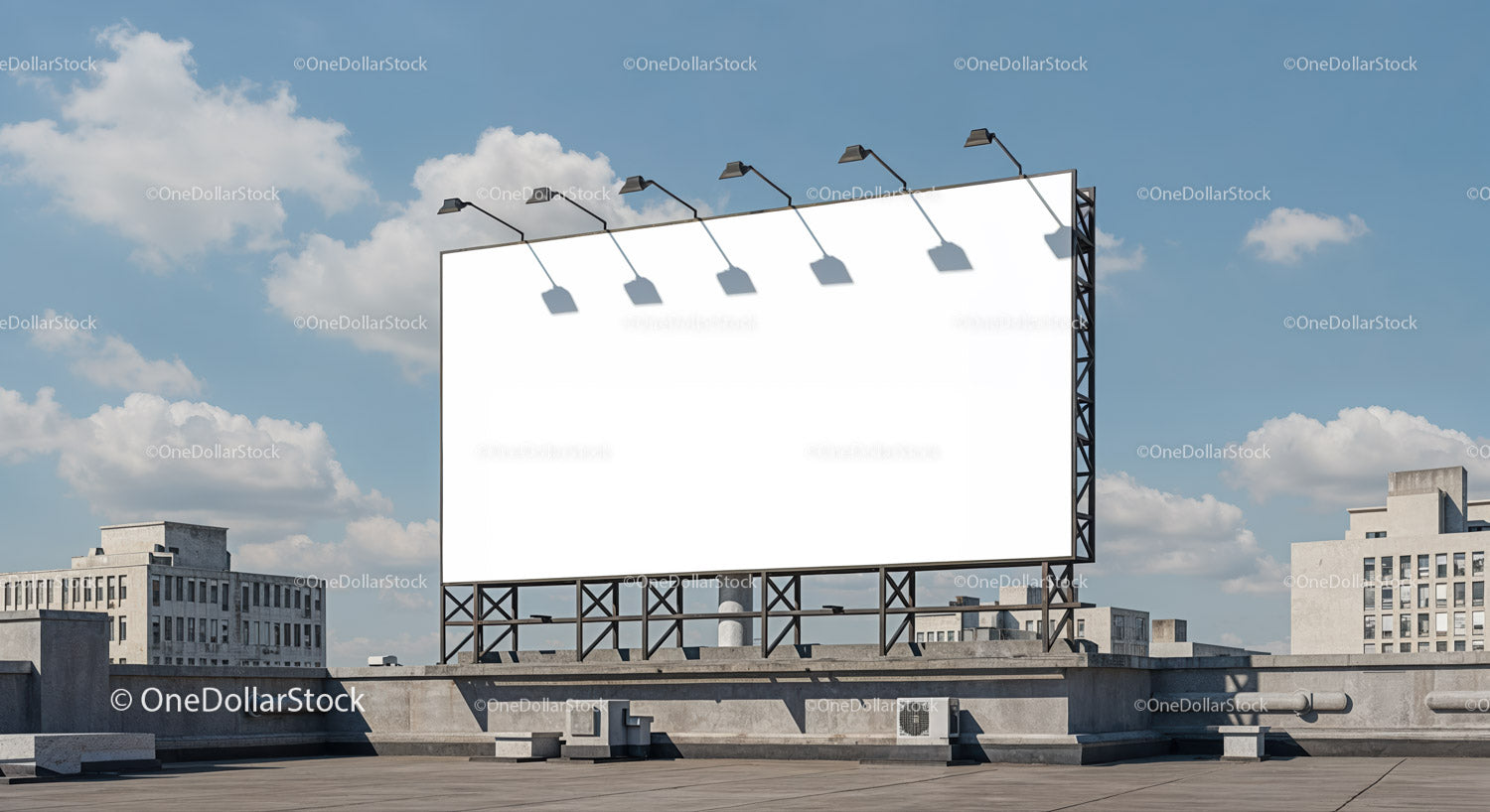 Pusty billboard na dachu pod czystym, błękitnym niebem