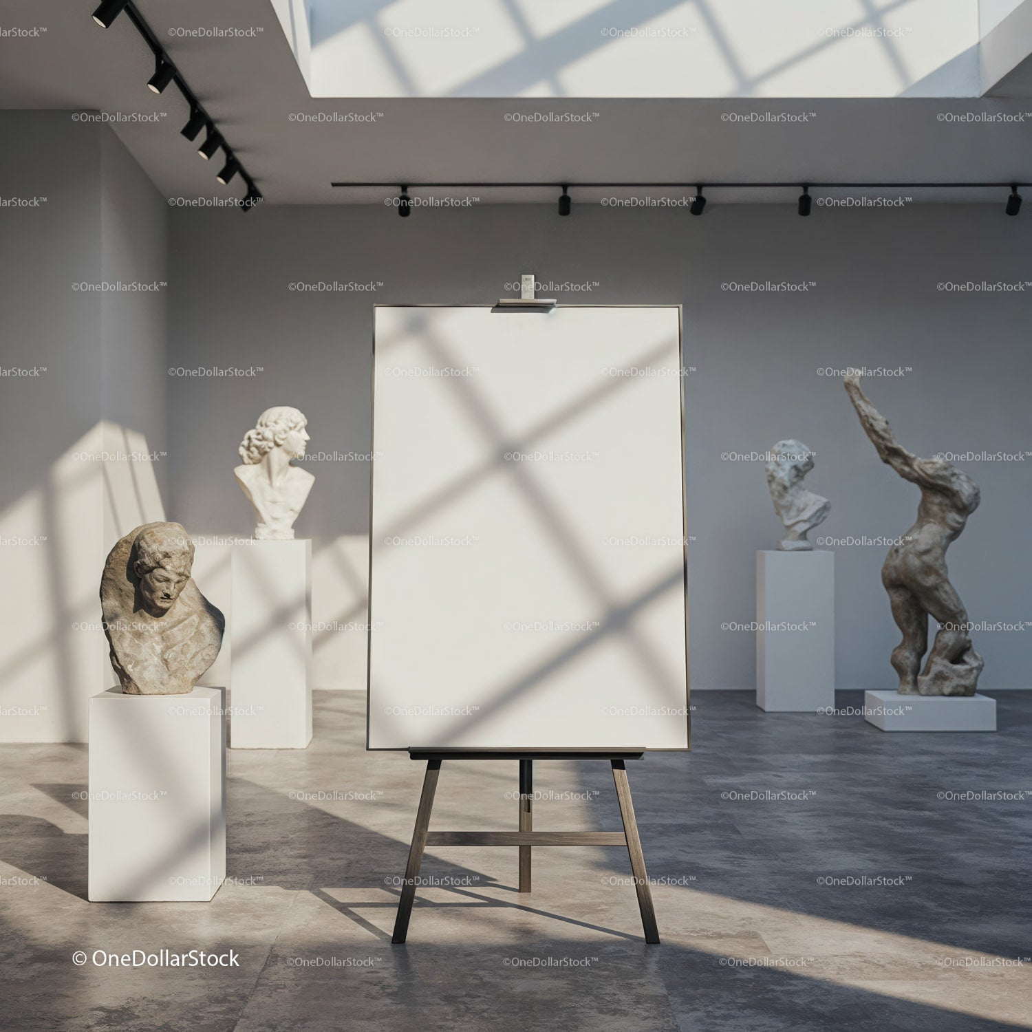 Minimalistyczna galeria sztuki z pustym płótnem na sztalugach