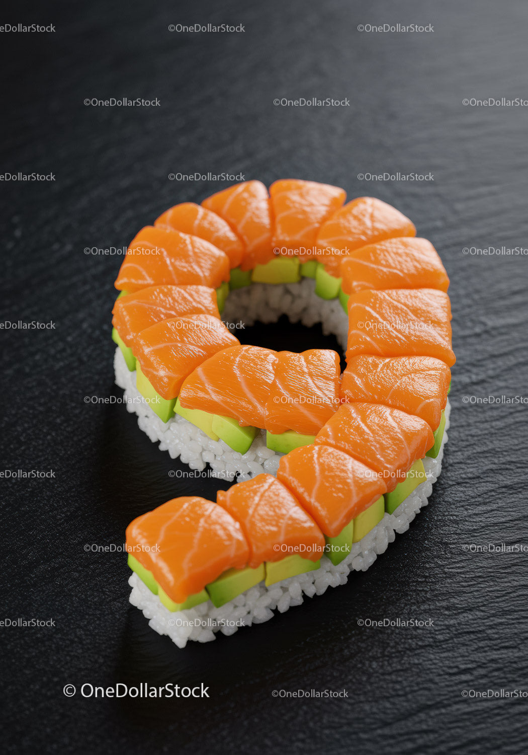 Sushi w kształcie cyfry dziewięć ze świeżym łososiem