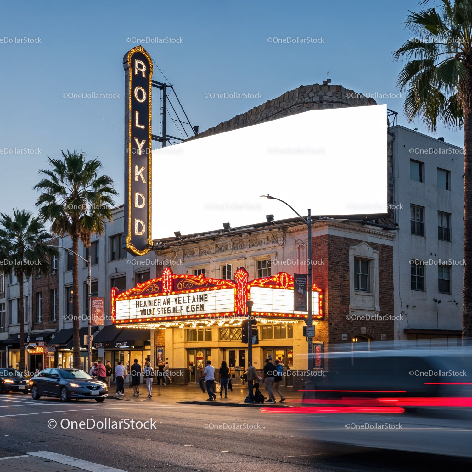 Historyczny teatr Roxy na tętniącej życiem ulicy Los Angeles