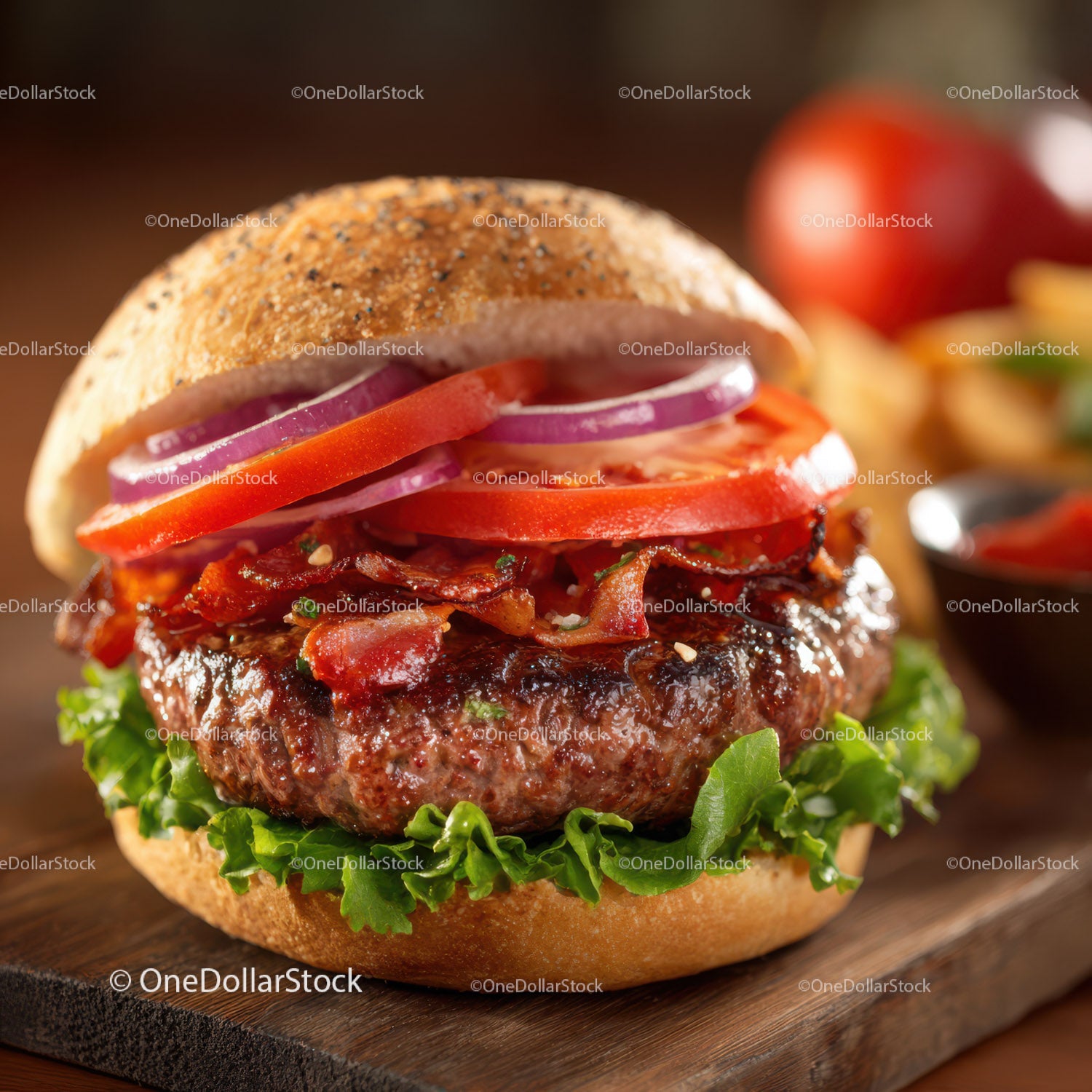 Wykwintny burger wołowy ze świeżymi warzywami i chrupiącym boczkiem