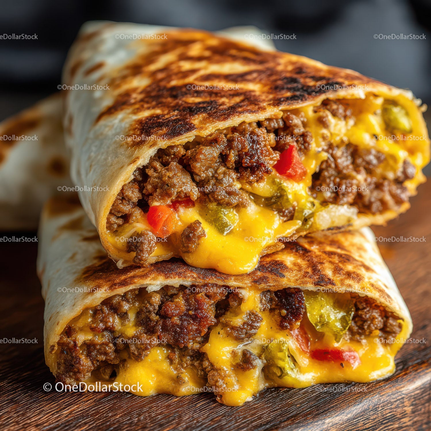 Sycące burrito z wołowiną i serem z pikantną papryką