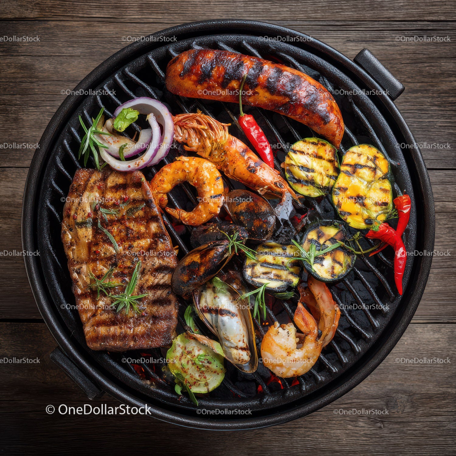 Grillowane owoce morza i warzywa na grillu