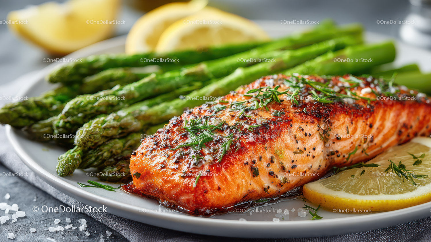 Fresh Grilled Salmon with Asparagus and Lemon Slices
