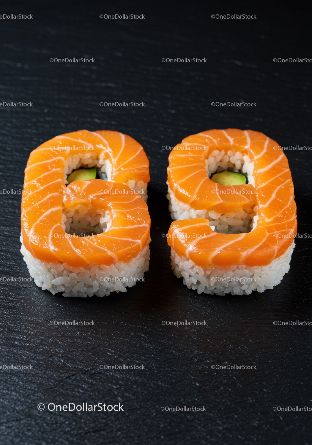 Rolki sushi w kształcie liczb na czarnej powierzchni