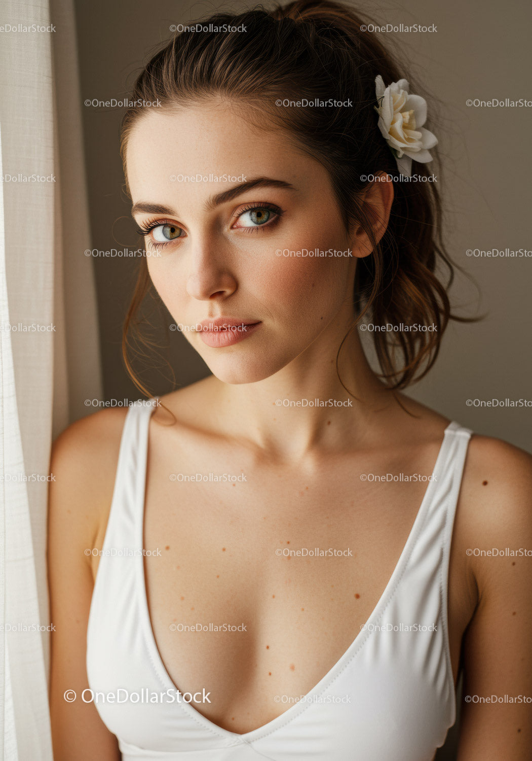 Elegancki portret młodej kobiety z białym kwiatem we włosach