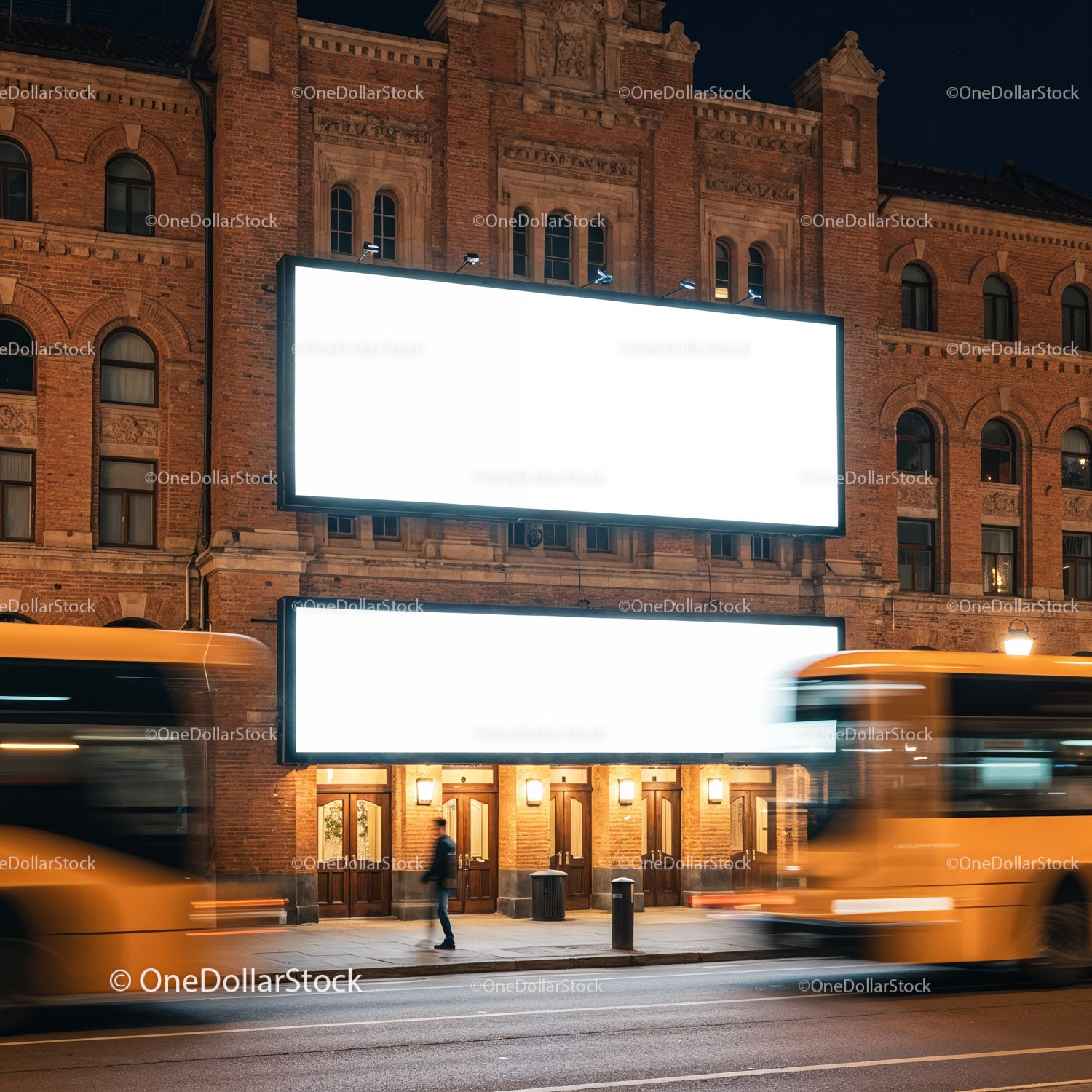 Ulica miejska z oświetlonymi pustymi billboardami w nocy