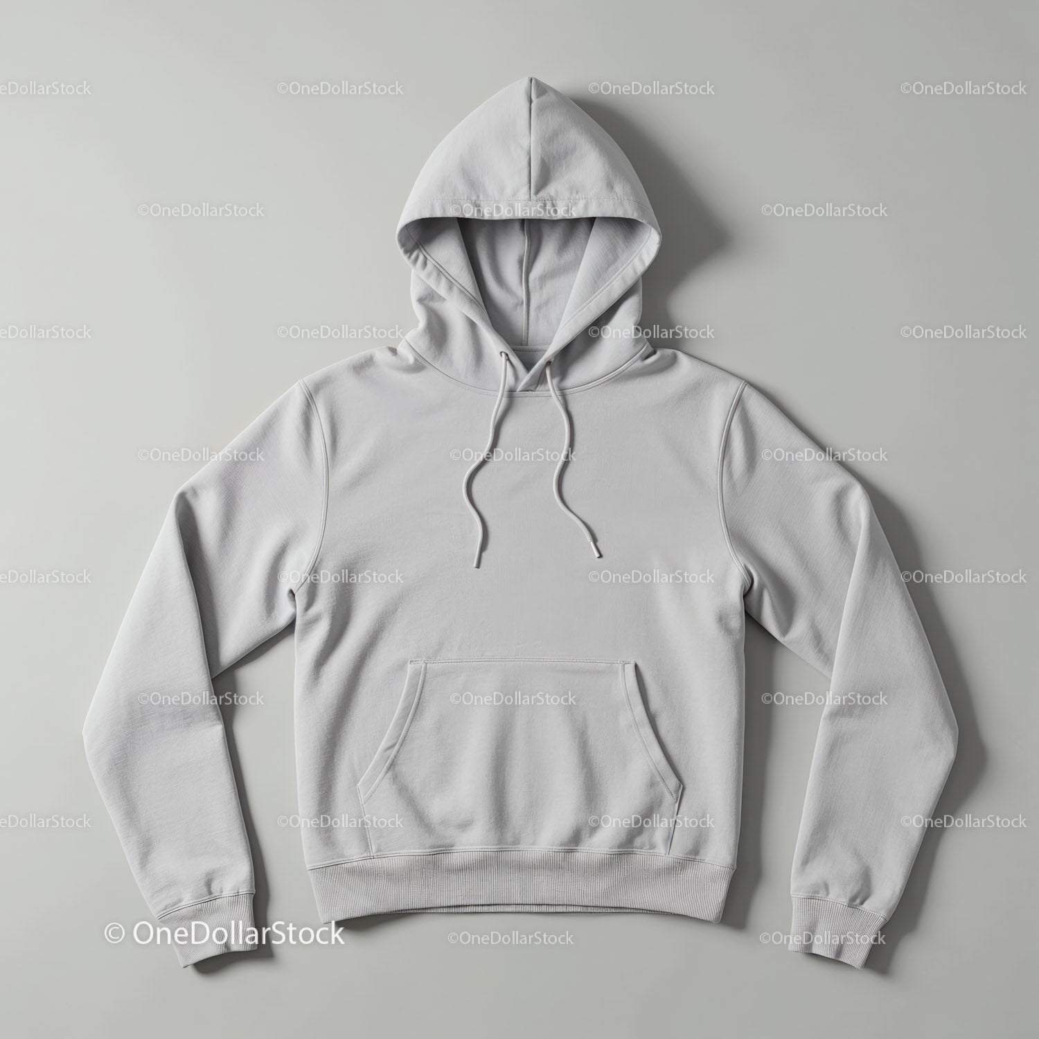 Minimalistyczna biała bluza z kapturem na neutralnym tle