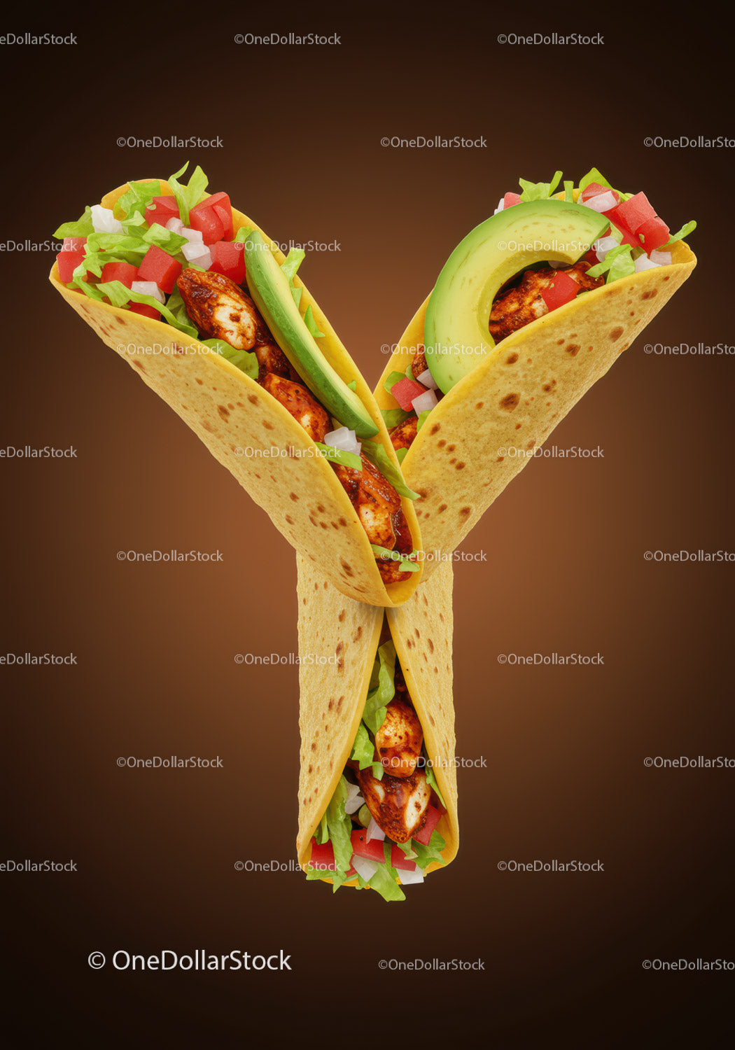 Trzy tacos z kurczakiem ułożone w literę Y na brązowym tle