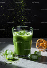 Refreshing iced matcha green tea with powder splash