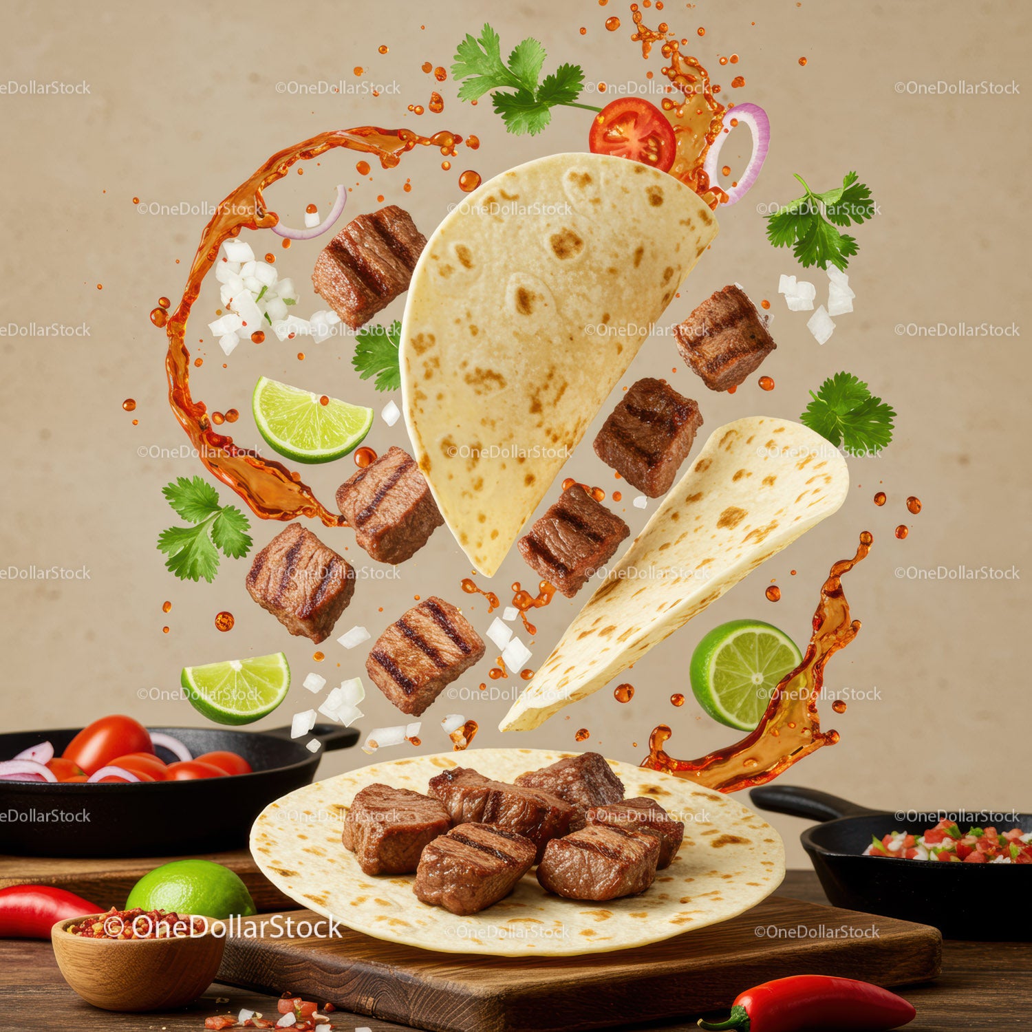 Grillowany stek fajita ze świeżymi składnikami i limonką