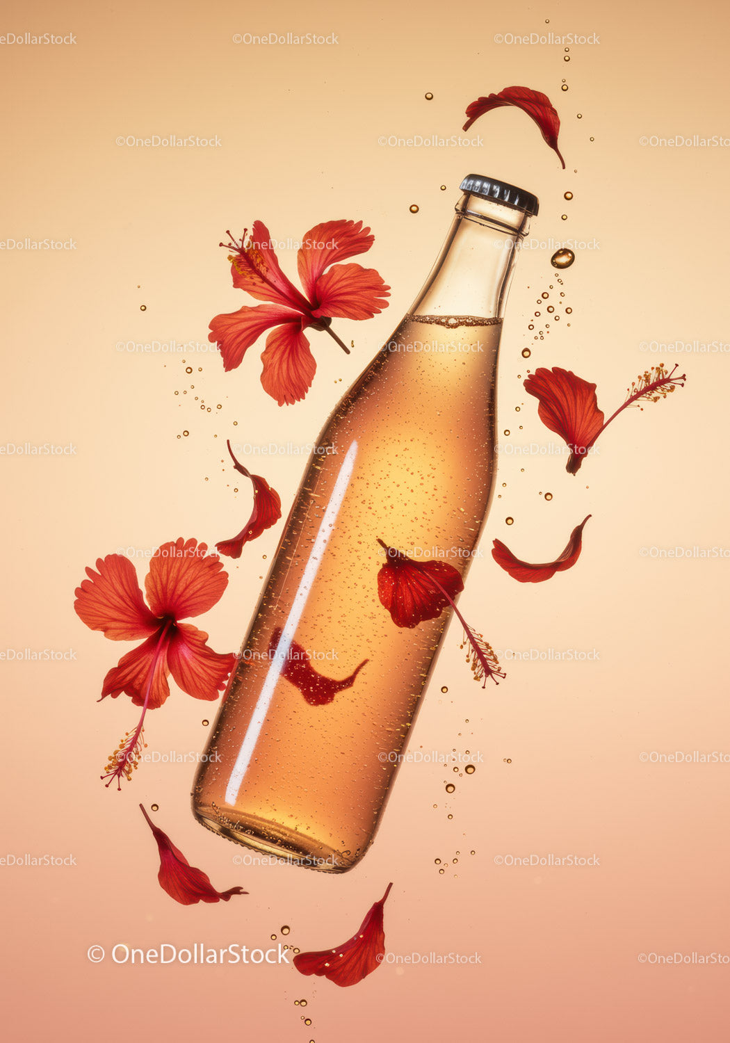 Orzeźwiająca butelka z pływającymi czerwonymi kwiatami hibiskusa