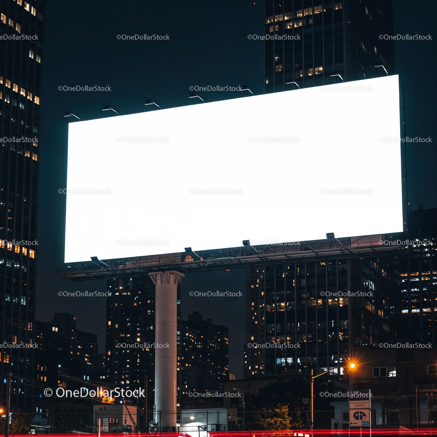 Duży podświetlany billboard w miejskim krajobrazie nocnym