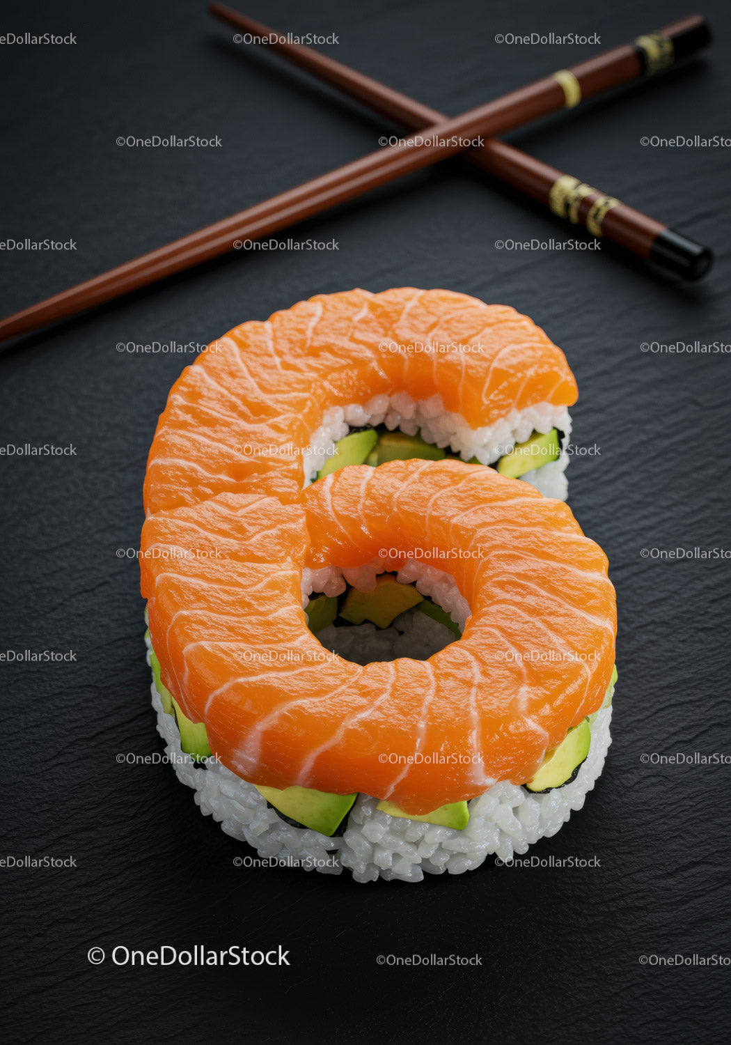 Sushi w rolce z łososiem i awokado w kształcie cyfry sześć