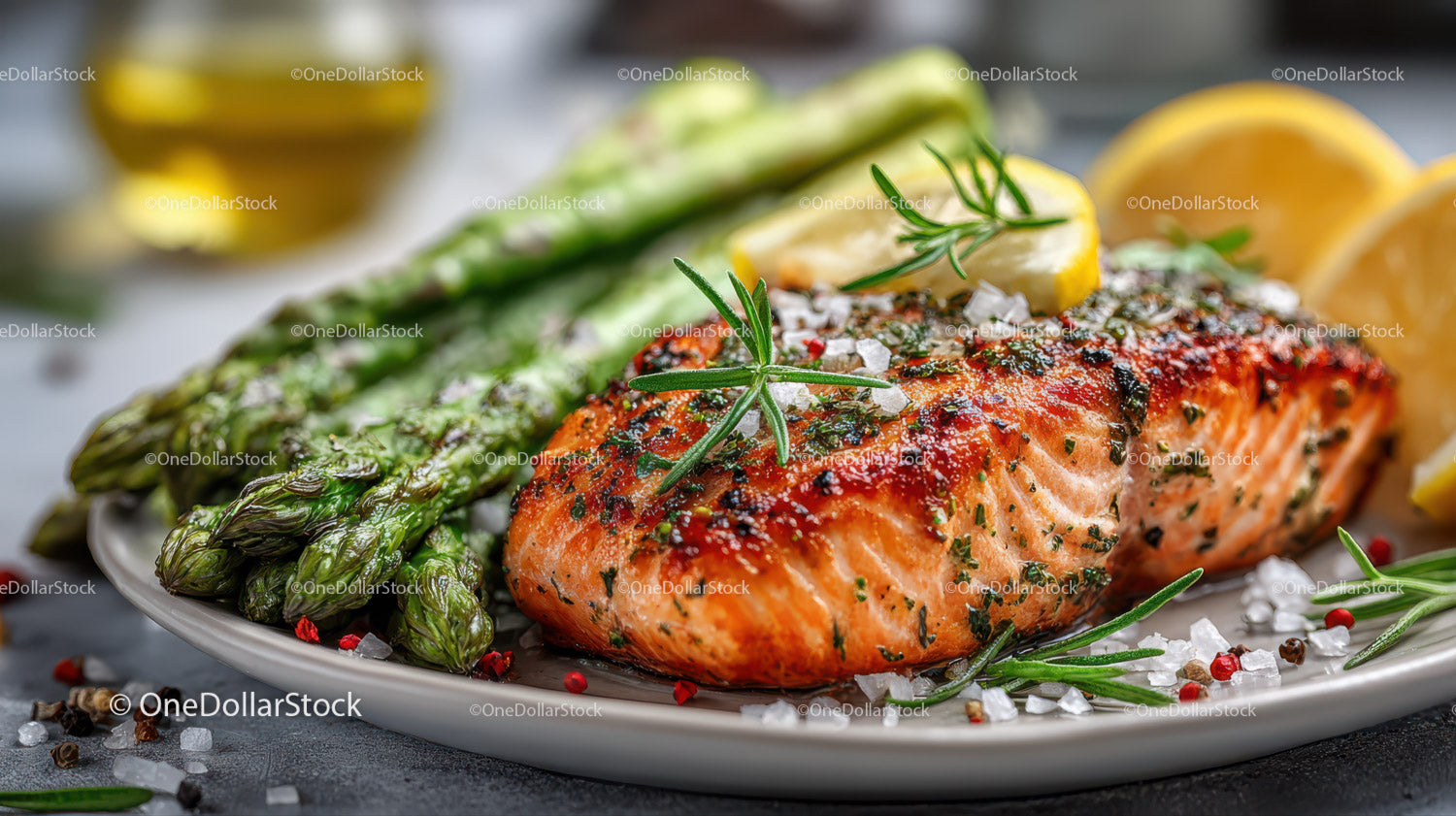 Gourmet Grilled Salmon with Asparagus and Lemon Slices