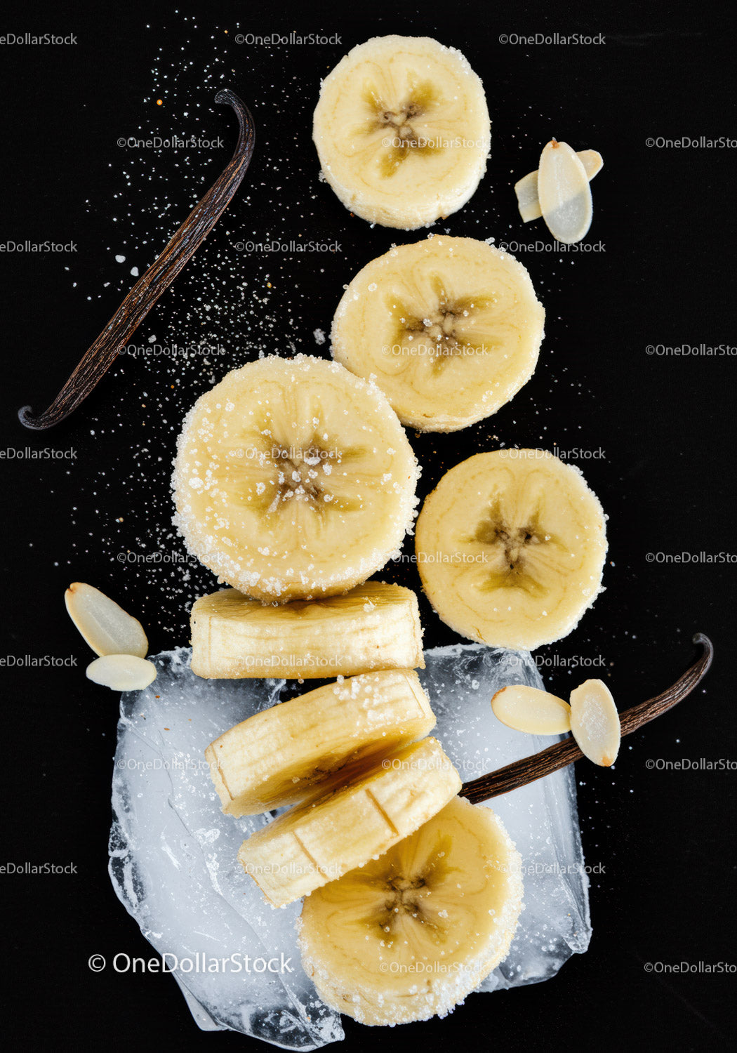 Świeże plasterki banana z wanilią i cukrem na lodzie