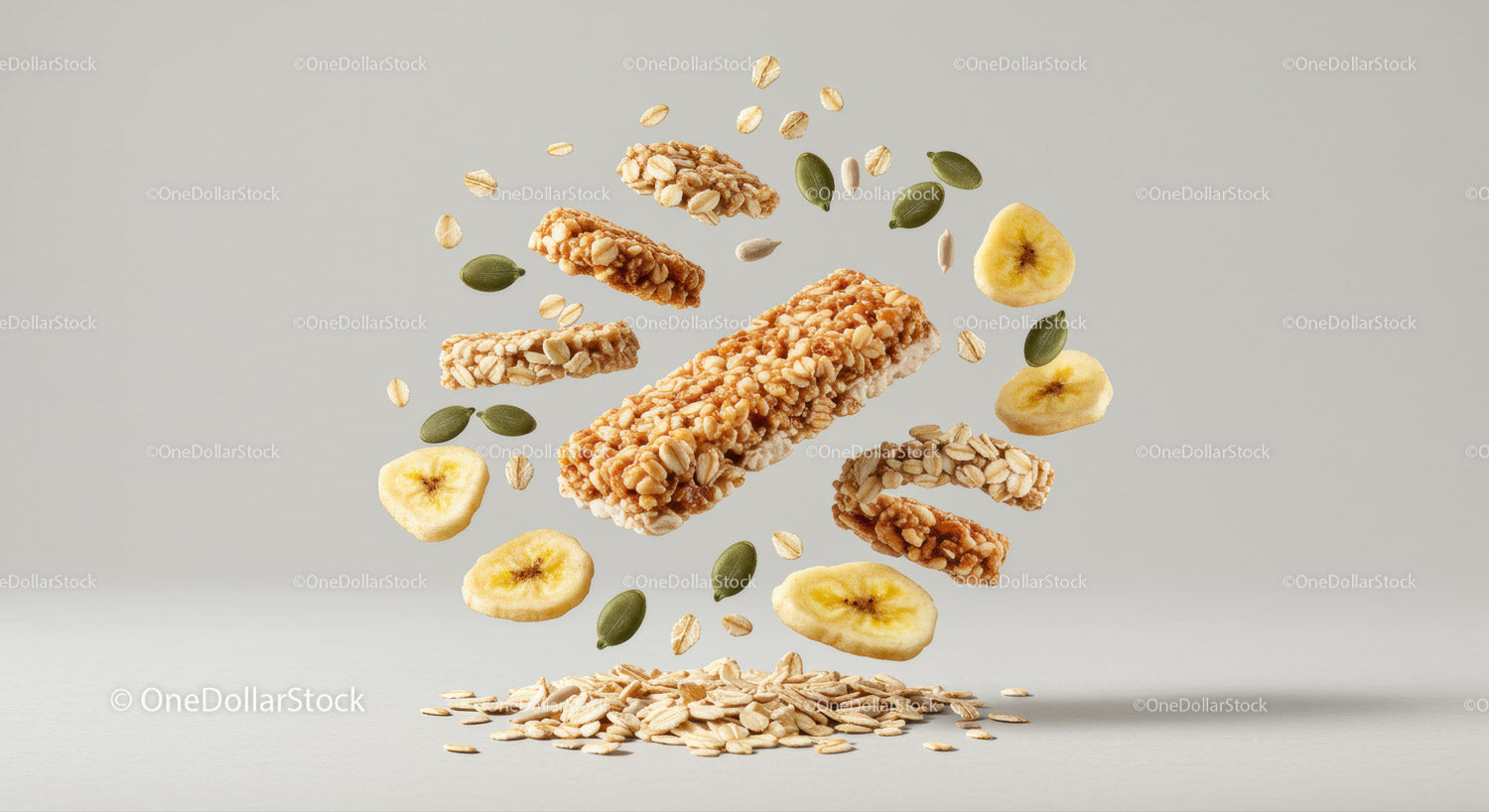 Zdrowy batonik granola z płatkami owsianymi i chipsami bananowymi pływający
