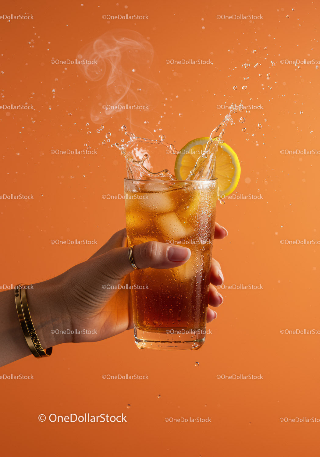 Refreshing iced tea splash with lemon slice in hand