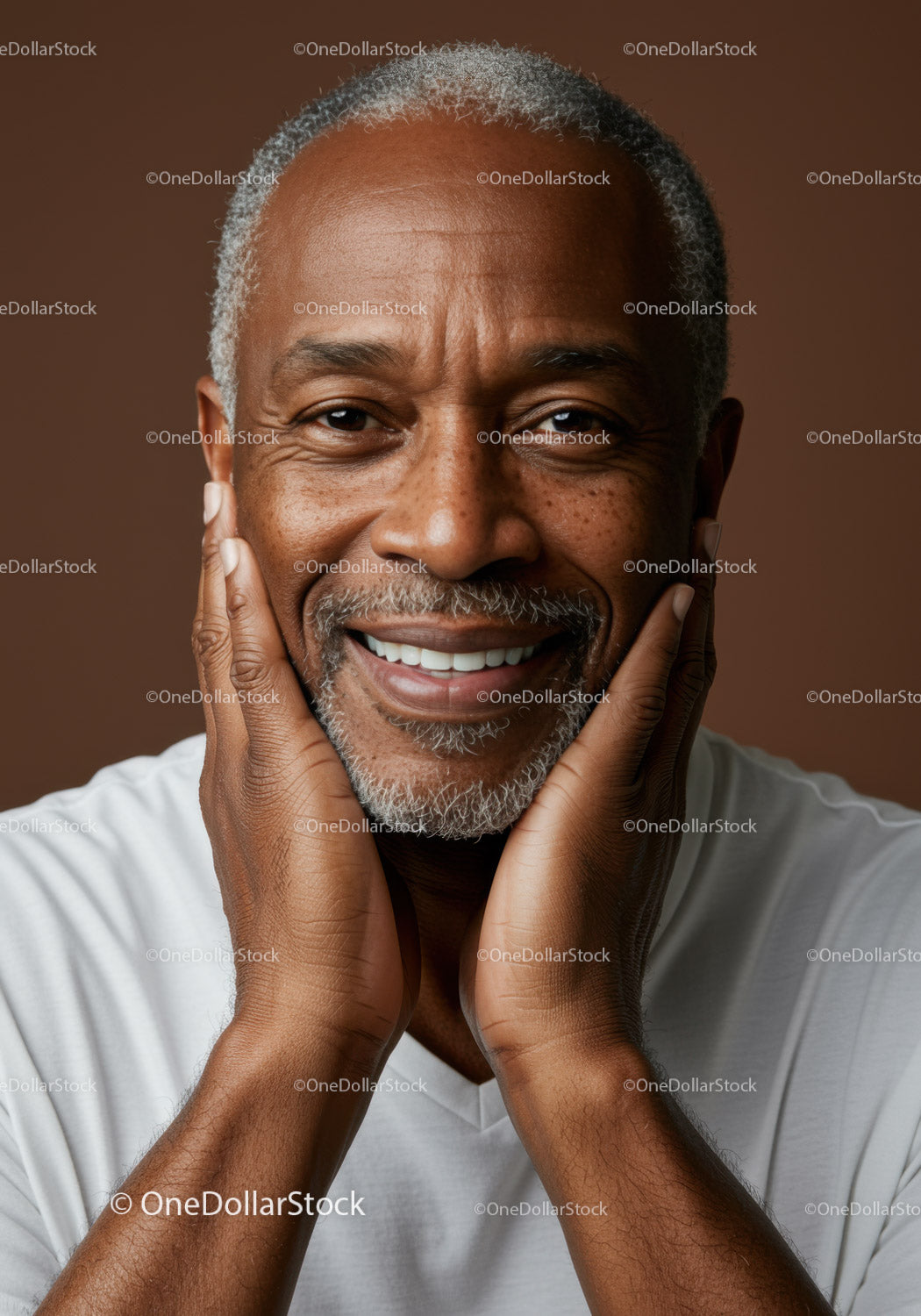 Close-Up of Elderly Man Smiling Joyfully with Gray Hair and Freckles