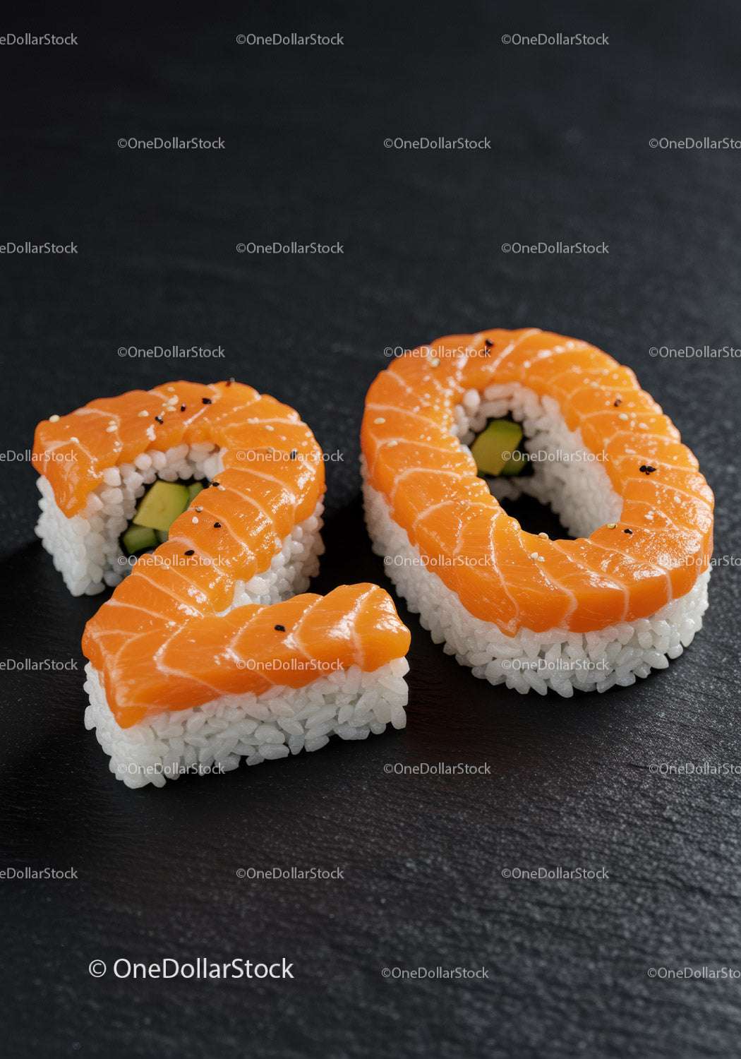 Kreatywne sushi w kształcie liczby 20 na czarnym tle