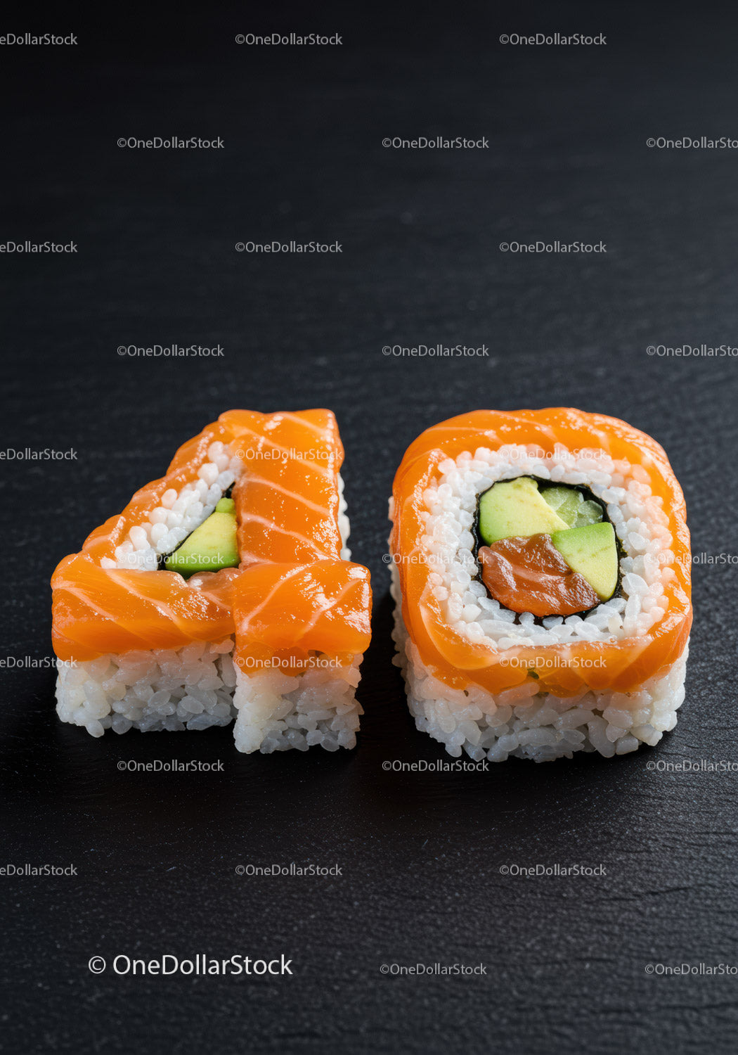 Rolki sushi tworzące numer czterdzieści na czarnej powierzchni