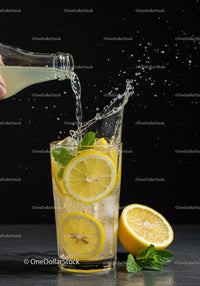 Refreshing Lemon Mint Sparkling Water with Splash