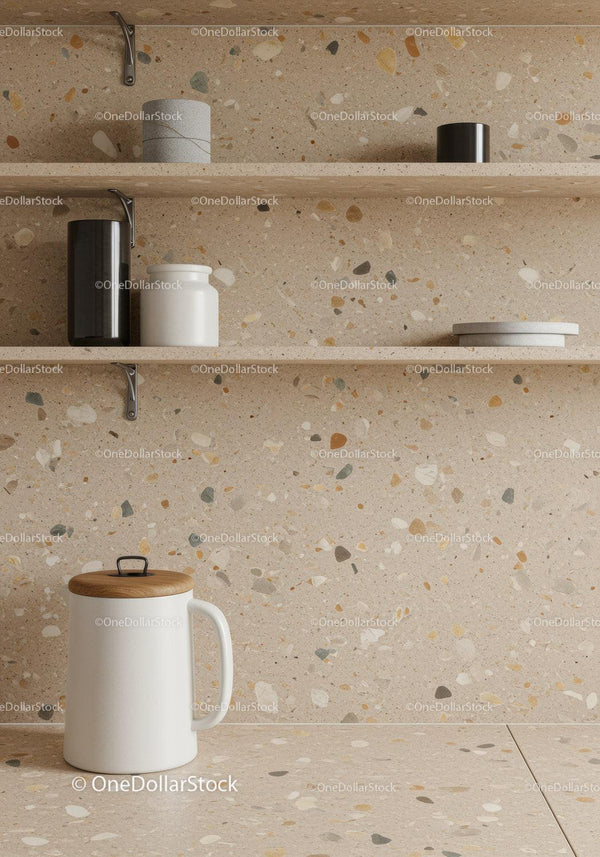Nowoczesna Półka Kuchennna z Ceramicznym Kubkiem i Drewnianą Pokrywką na Tle Terrazzo