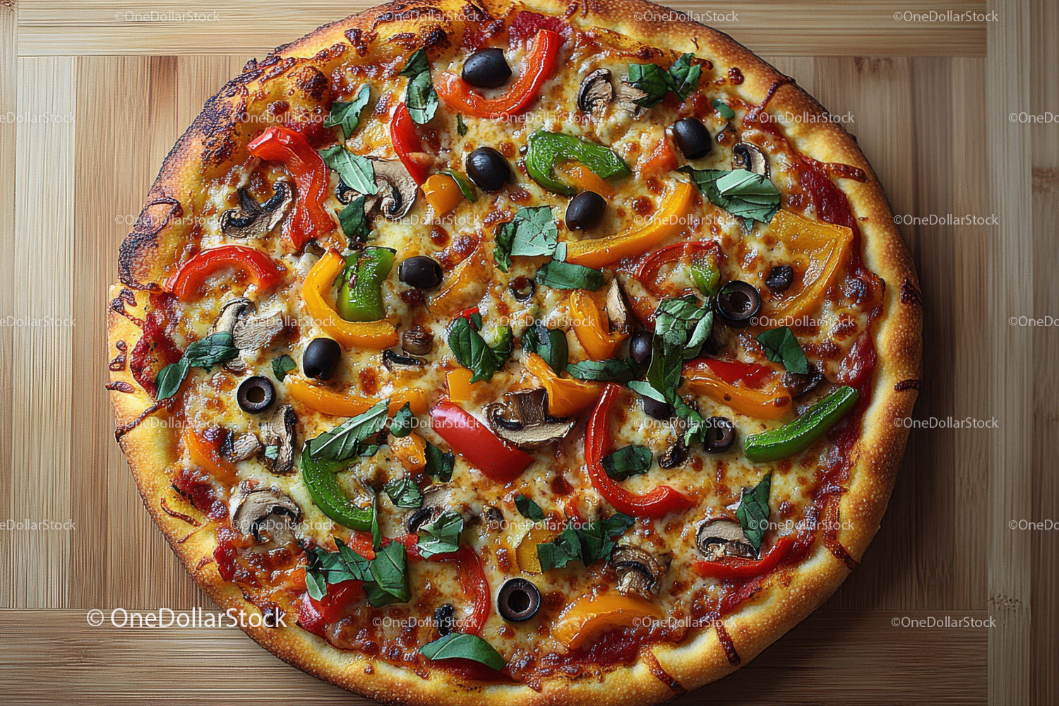 Kolorowa pizza wegetariańska z papryką i czarnymi oliwkami