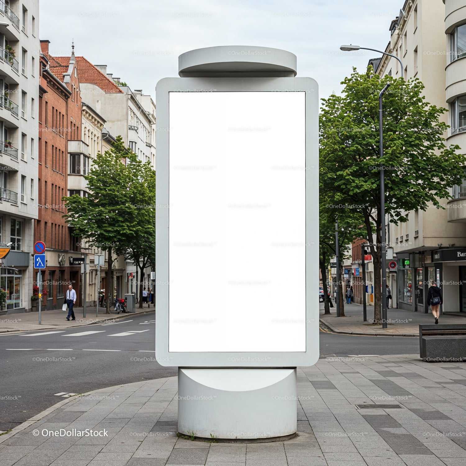 Pusty billboard reklamowy na ulicy miejskiej do celów marketingowych
