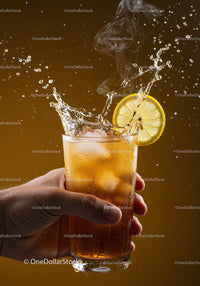 Refreshing iced tea with lemon slice splash